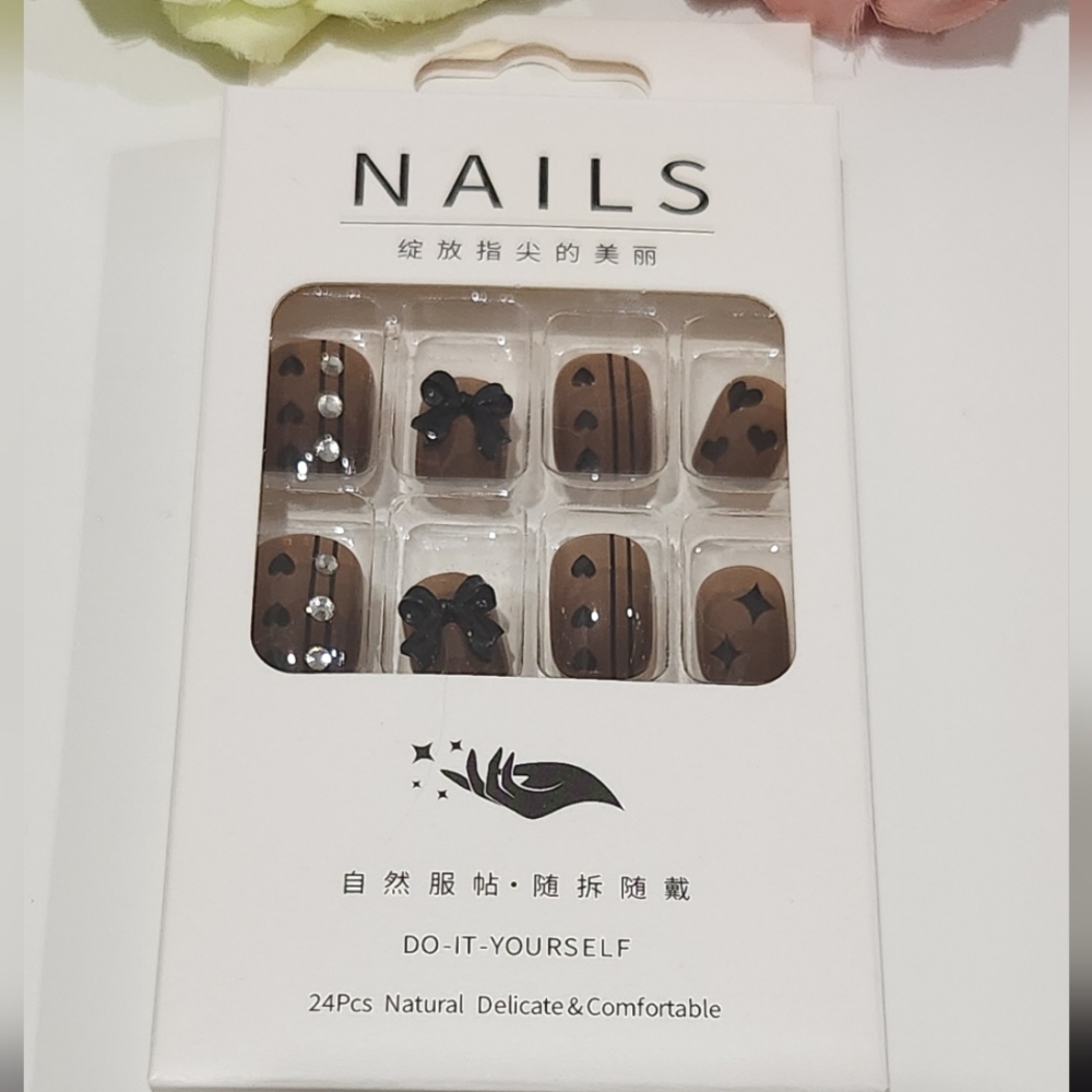Press on nails with bling bling crystals